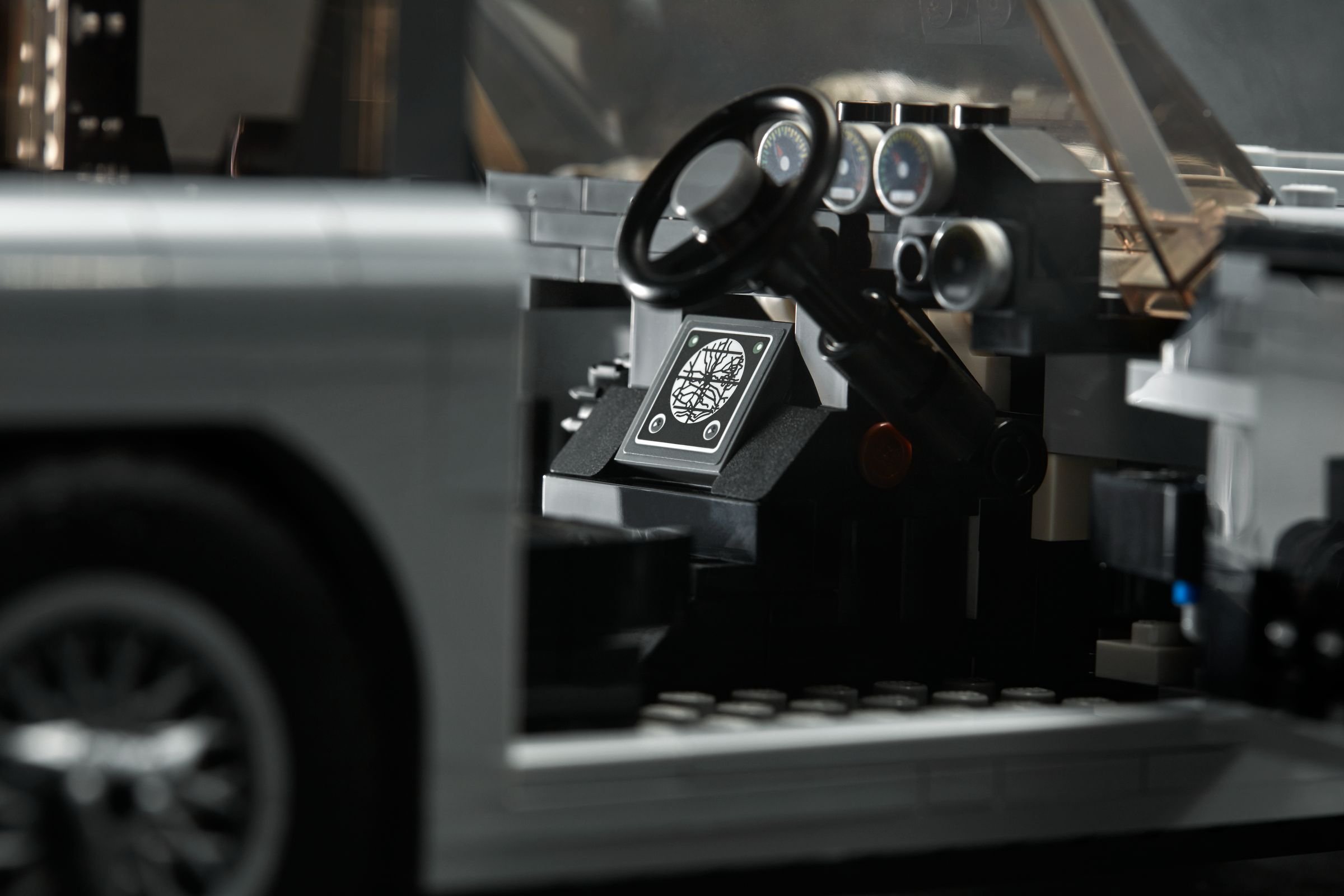 LEGO Advanced Models 10262 James Bond Aston Martin DB5 LEGO_10262_alt10.jpg
