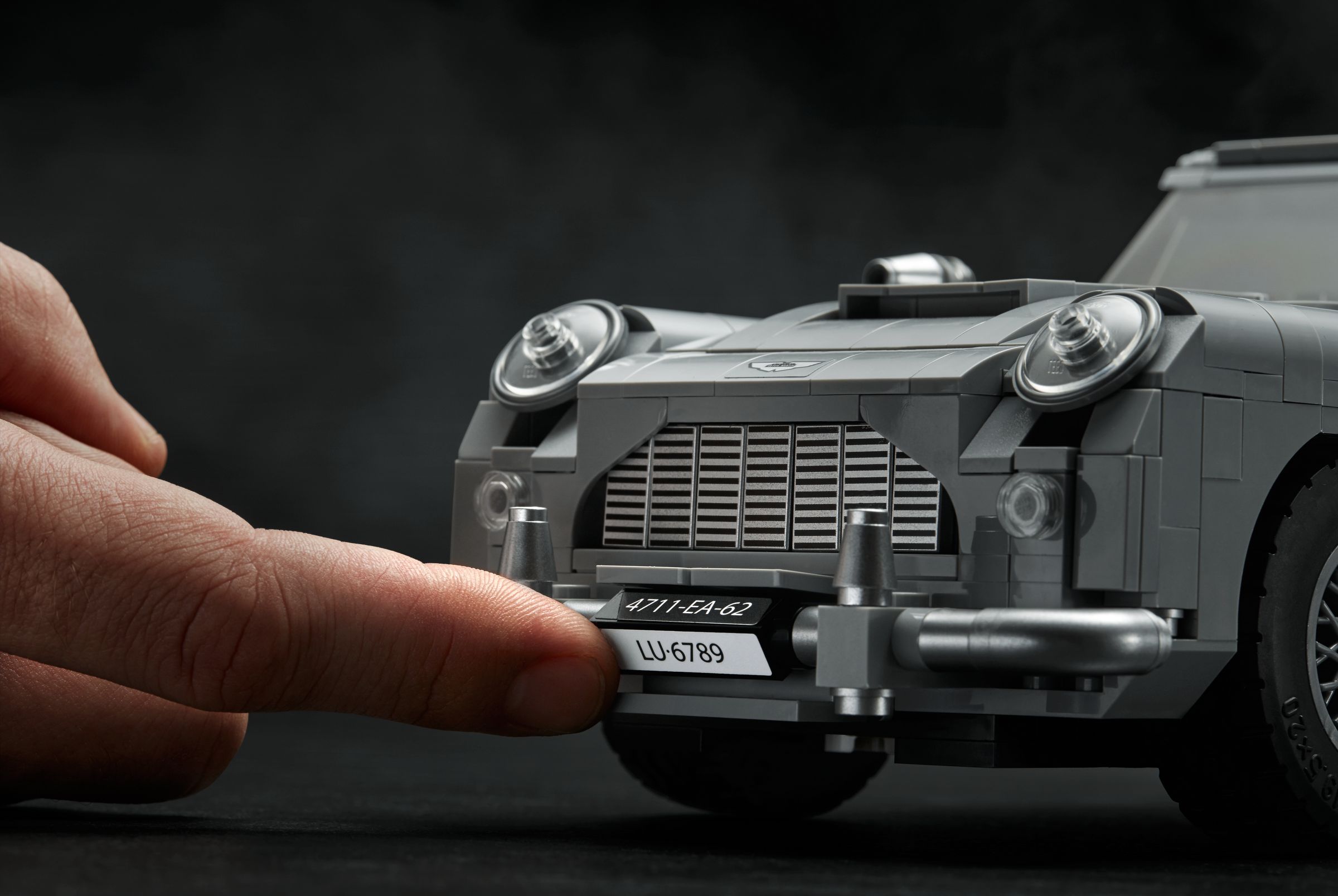 LEGO Advanced Models 10262 James Bond Aston Martin DB5 LEGO_10262_alt13.jpg