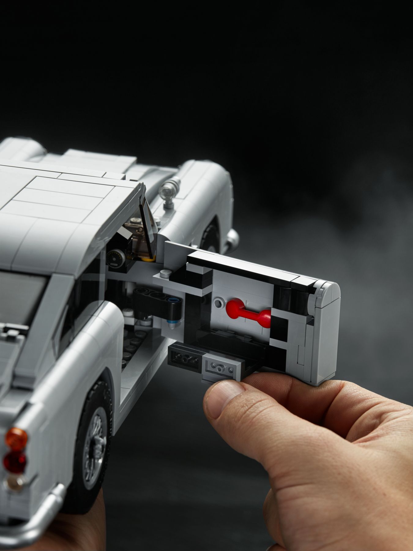 LEGO Advanced Models 10262 James Bond Aston Martin DB5 LEGO_10262_alt14.jpg