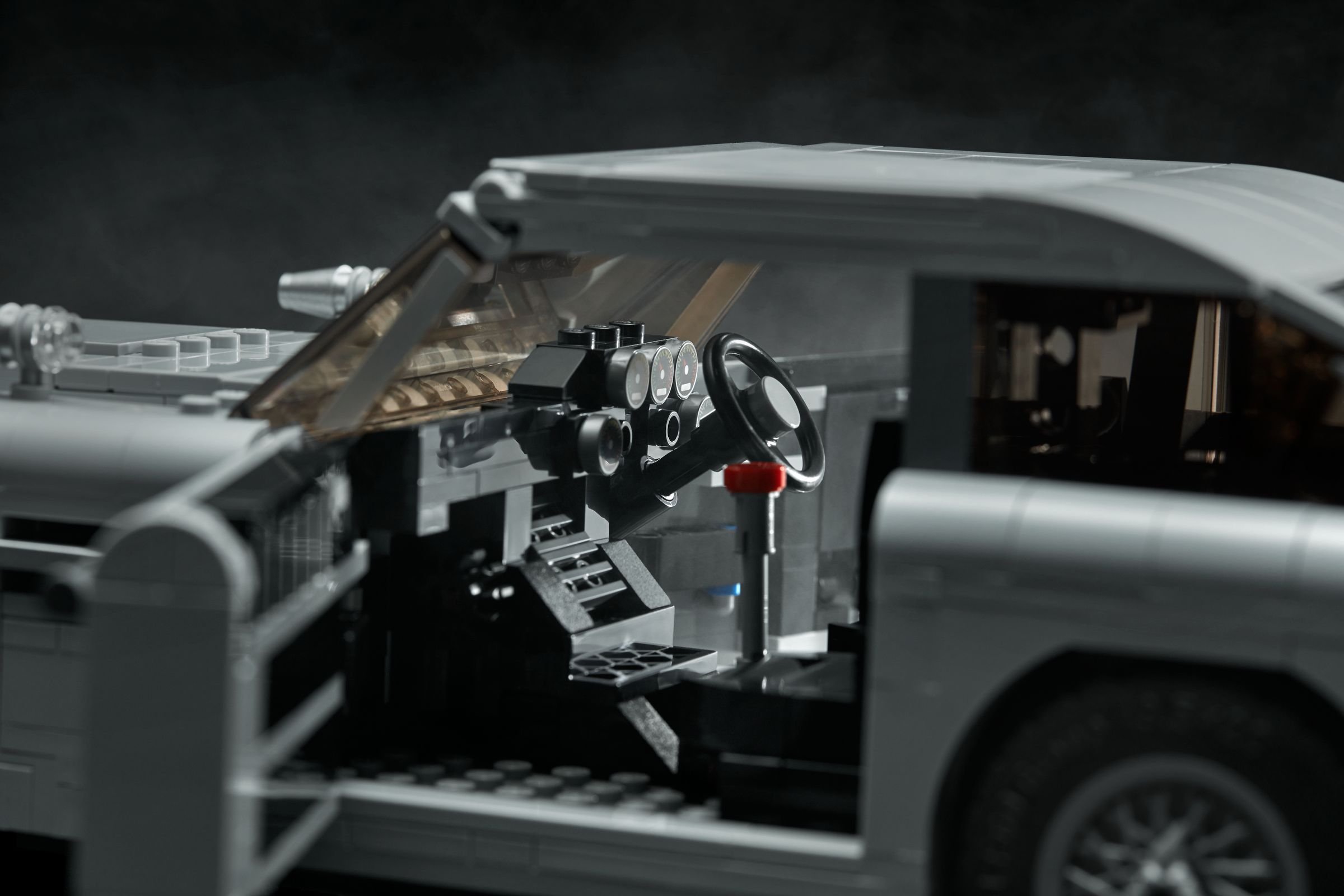 LEGO Advanced Models 10262 James Bond Aston Martin DB5 LEGO_10262_alt15.jpg