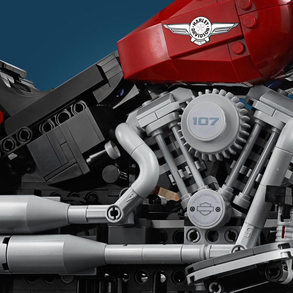 LEGO Advanced Models 10269 Harley-Davidson® Fat Boy® LEGO_10269_alt13.jpg
