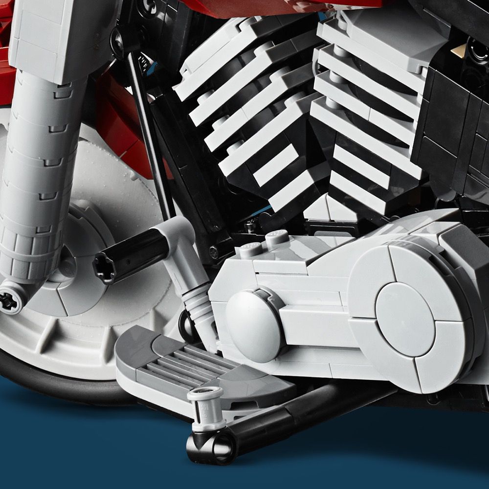 LEGO Advanced Models 10269 Harley-Davidson® Fat Boy® LEGO_10269_alt15.jpg