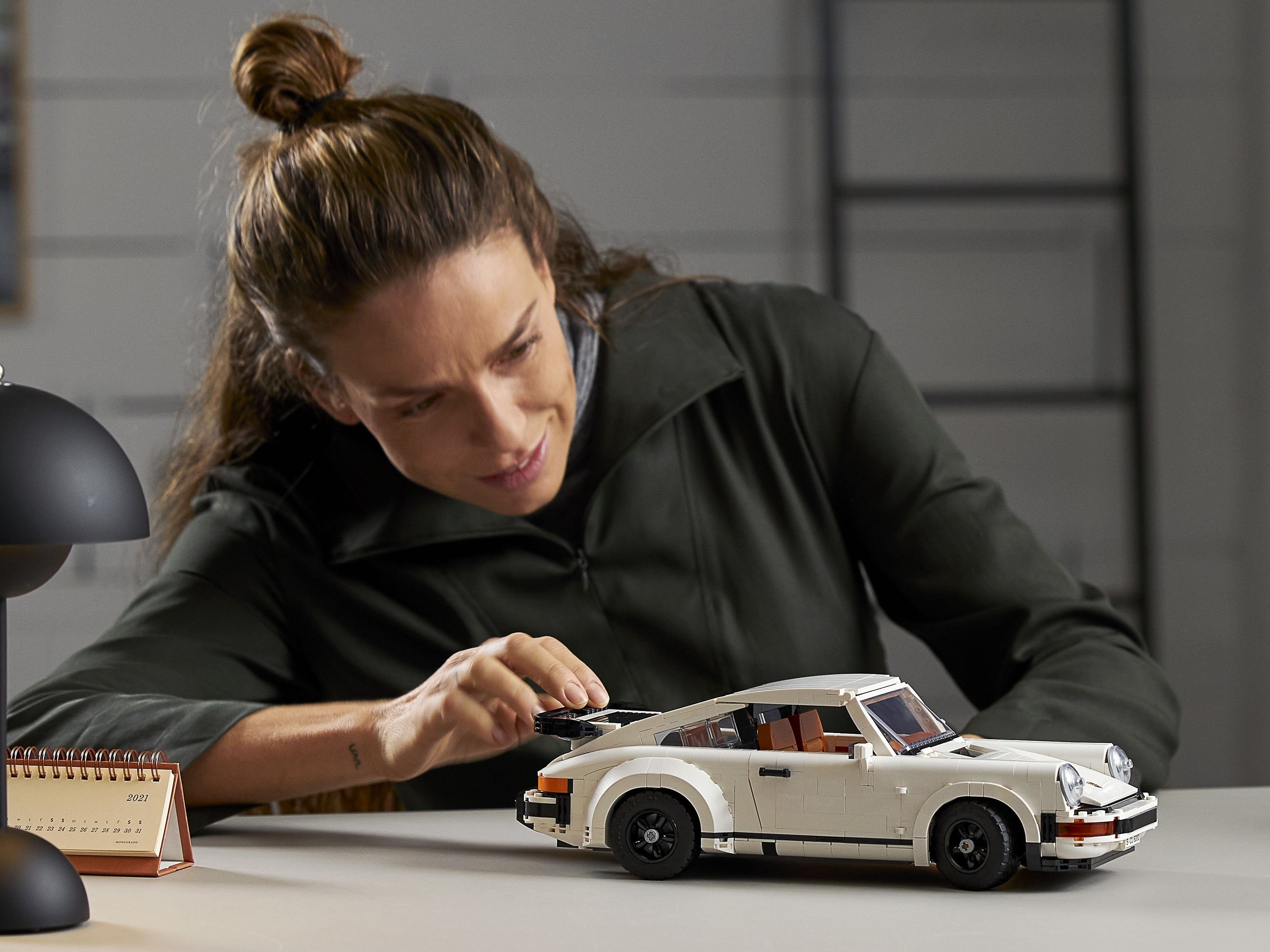 LEGO Advanced Models 10295 Porsche 911 LEGO_10295_alt18.jpg