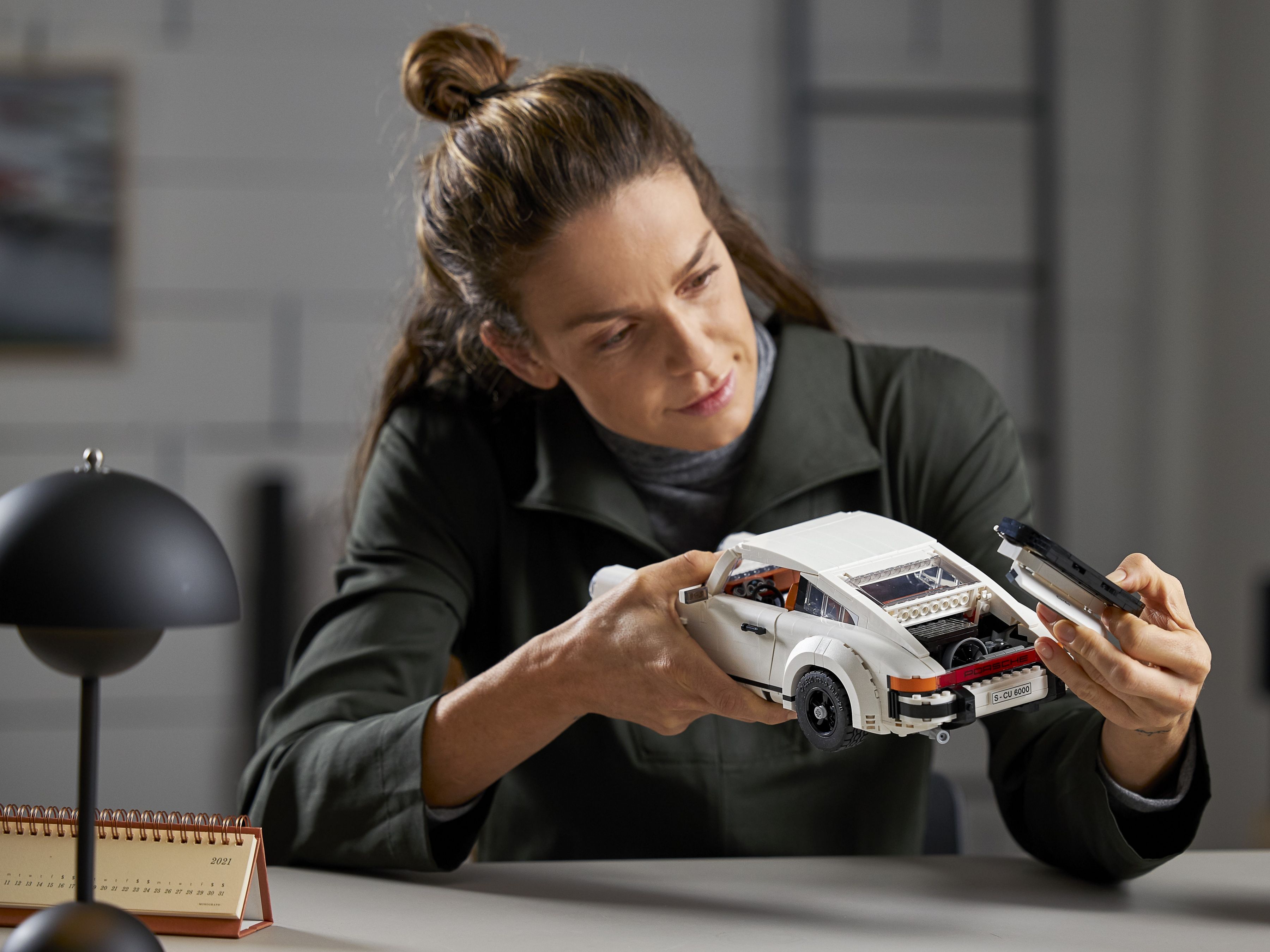 LEGO Advanced Models 10295 Porsche 911 LEGO_10295_alt21.jpg