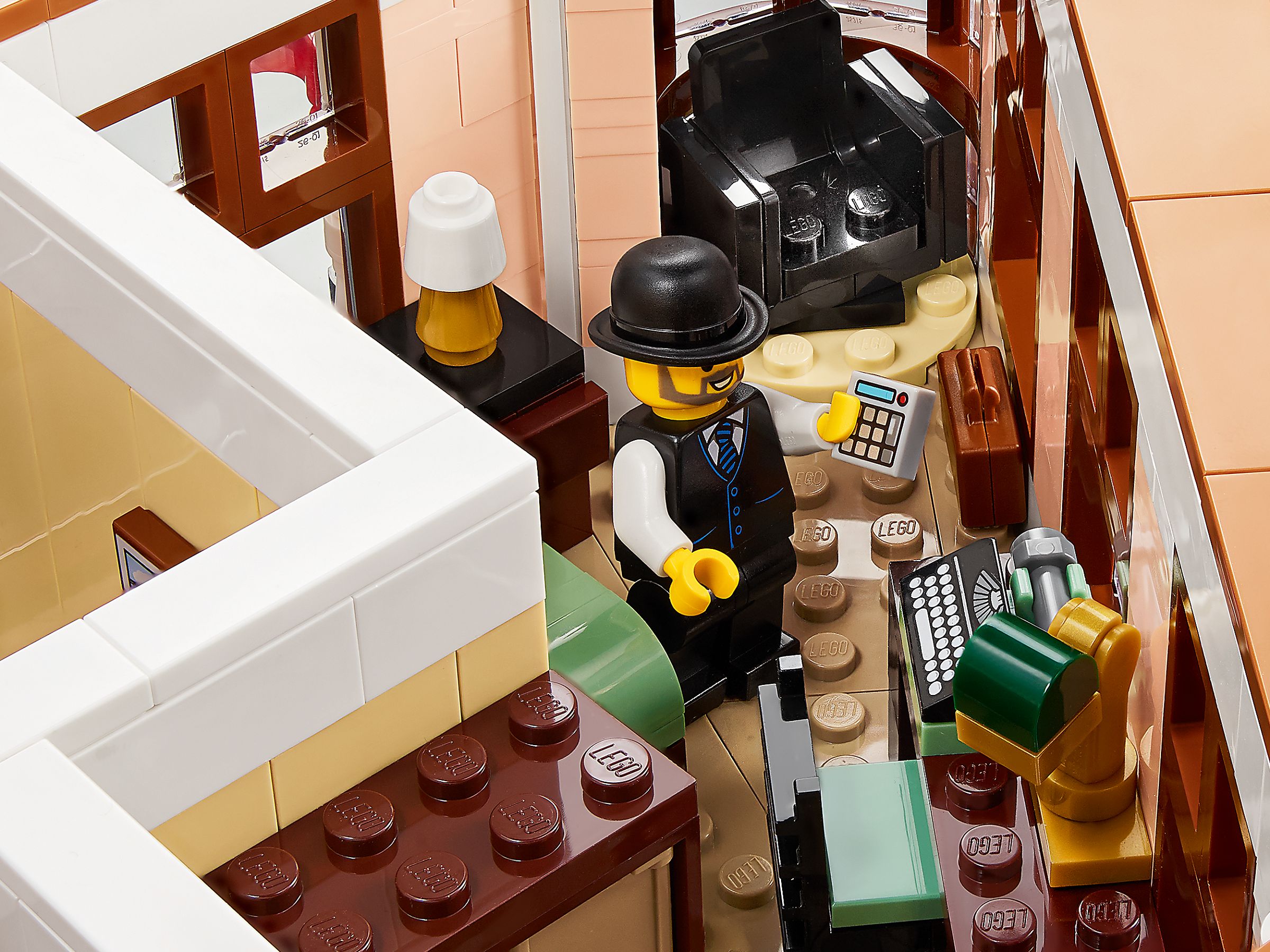 LEGO Advanced Models 10297 Boutique-Hotel LEGO_10297_alt6.jpg