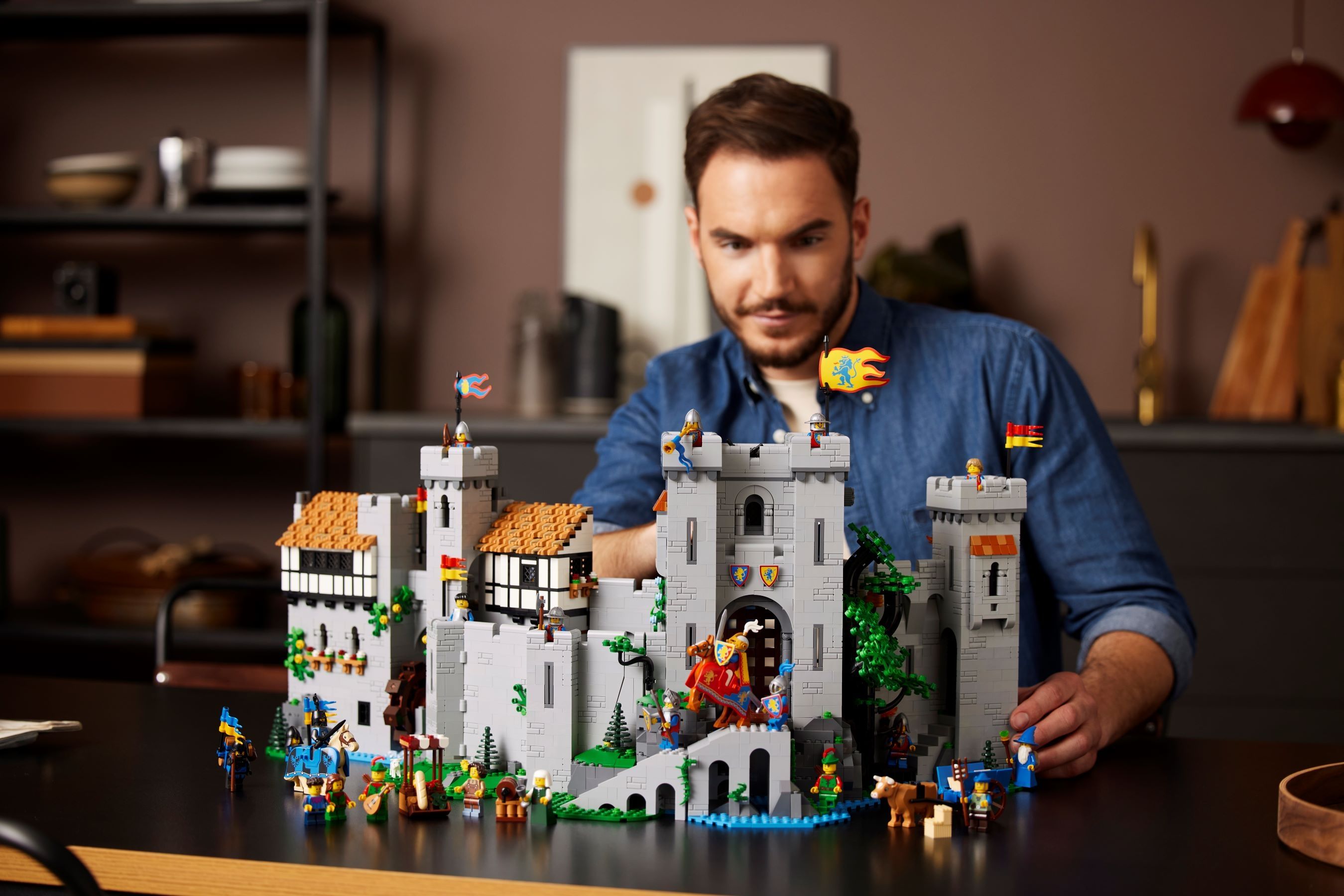 LEGO Advanced Models 10305 Burg der Löwenritter LEGO_10305_alt5.jpg