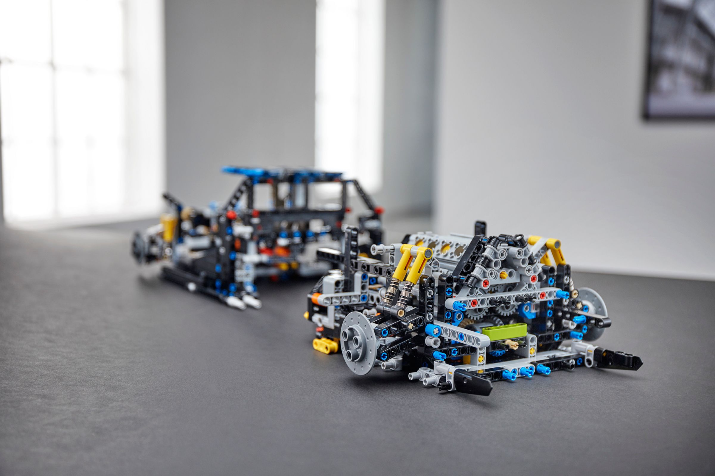 LEGO Technic 42083 Bugatti Chiron LEGO_42083_alt7.jpg