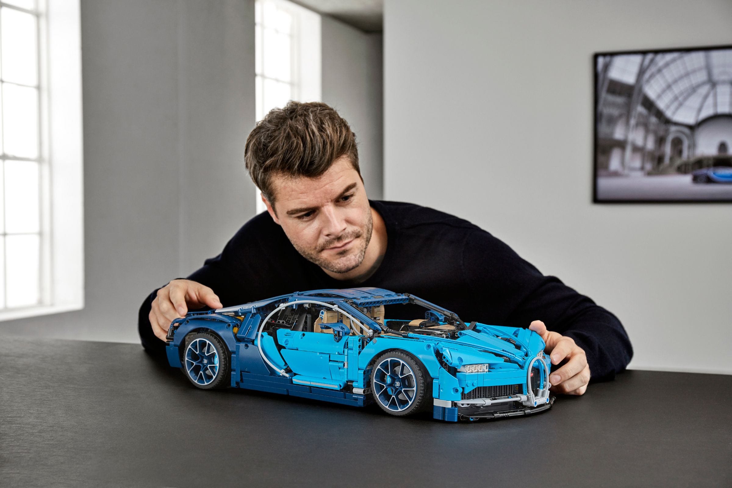LEGO Technic 42083 Bugatti Chiron LEGO_42083_alt9.jpg