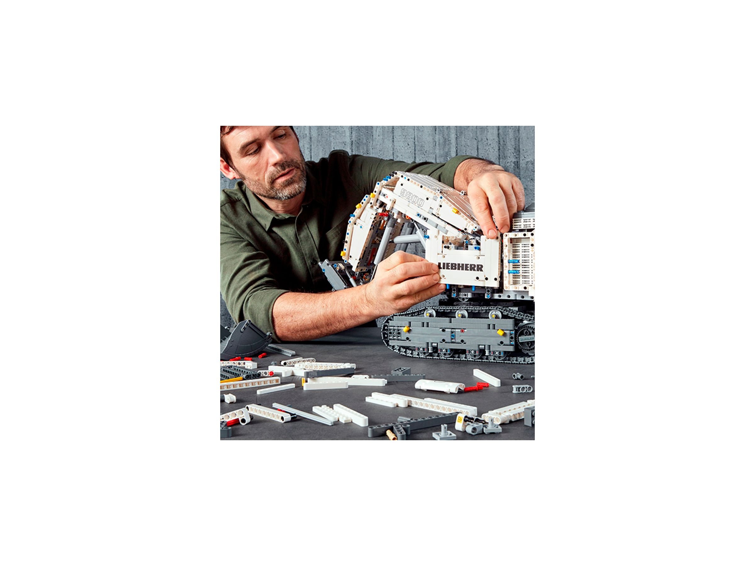 LEGO Technic 42100 Liebherr Bagger R 9800 LEGO_42100_alt7.jpg