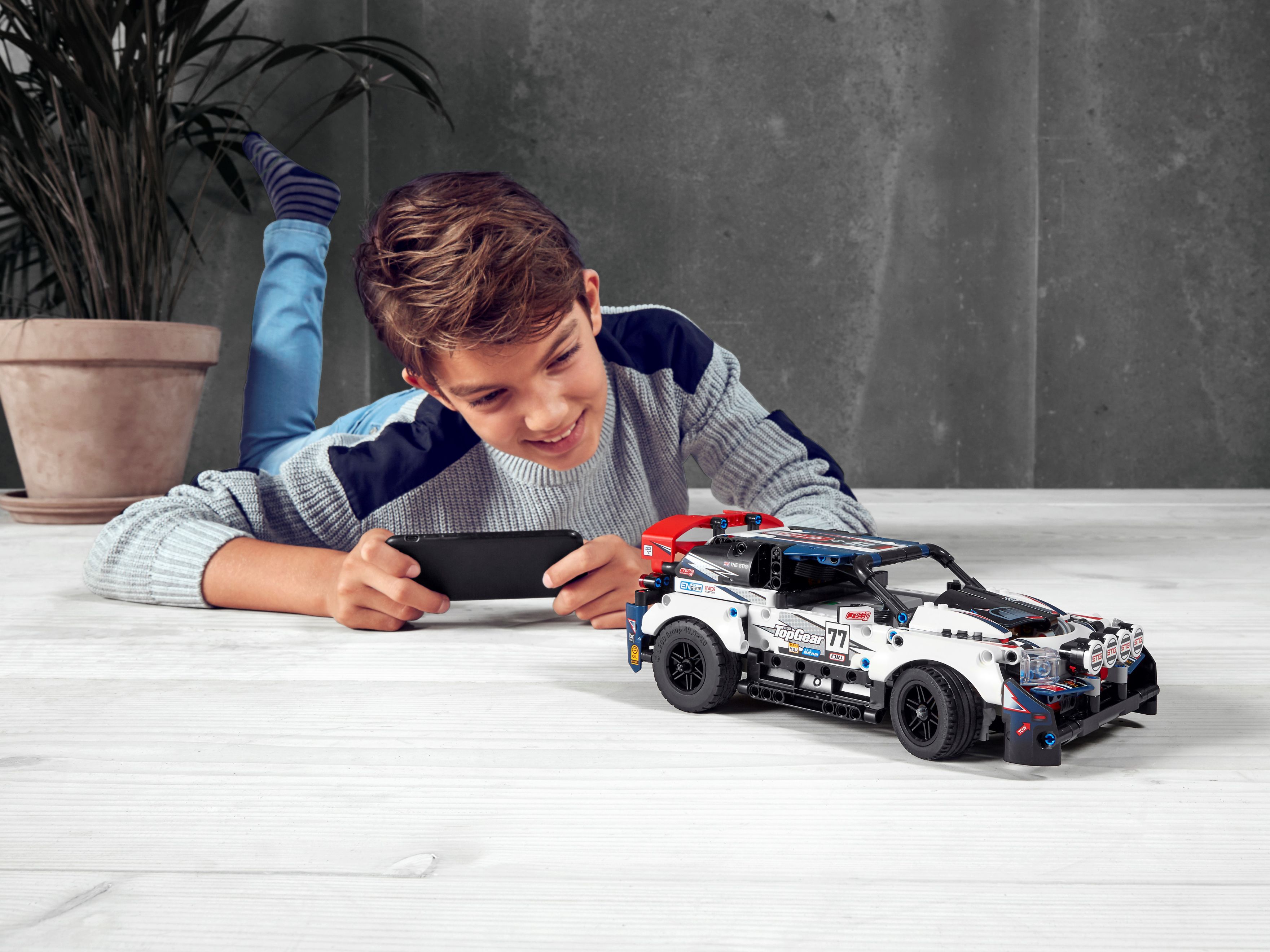 LEGO Technic 42109 Top-Gear Ralleyauto mit App-Steuerung LEGO_42109_alt11.jpg