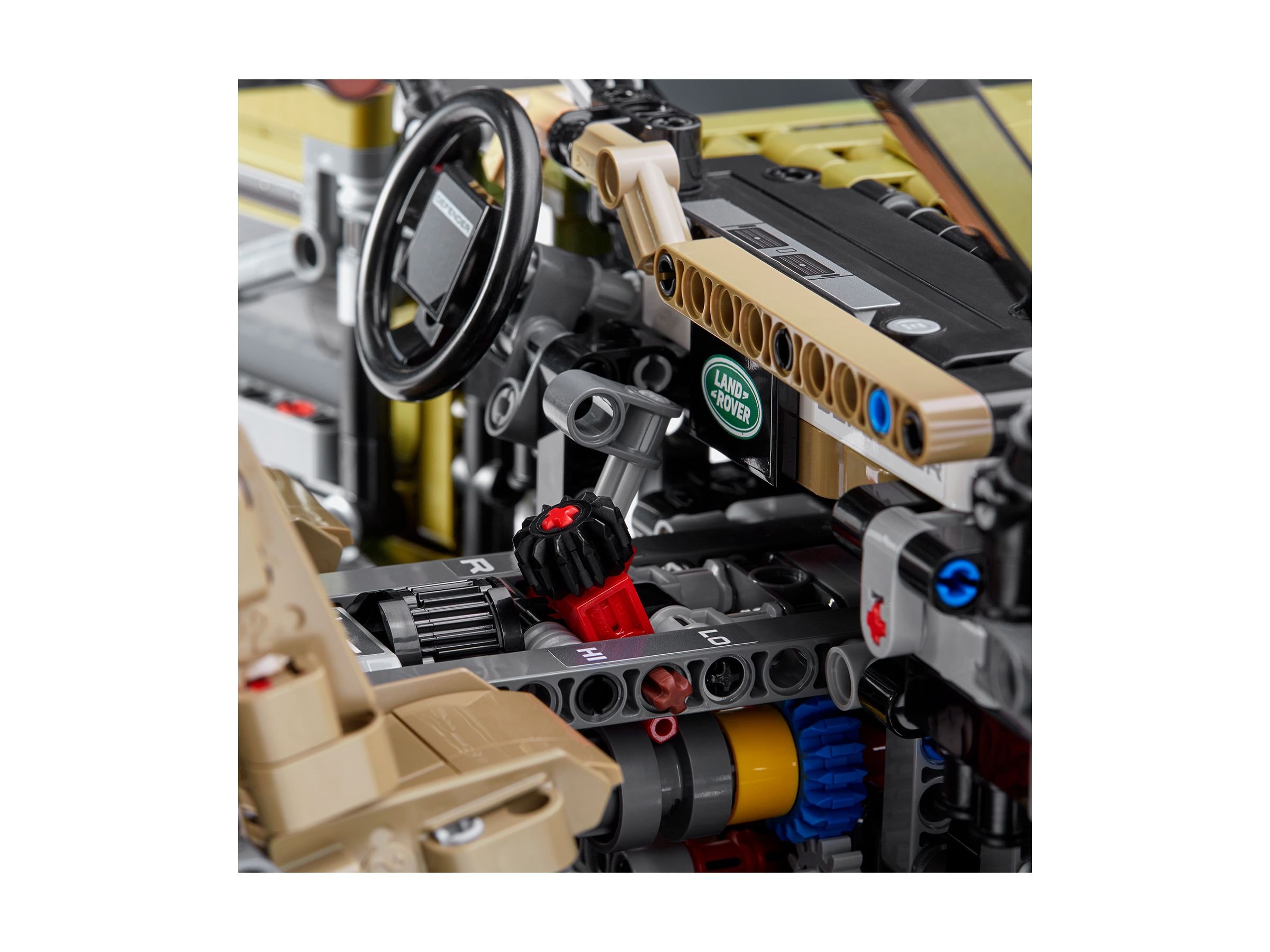 LEGO Technic 42110 Land Rover Defender LEGO_42110_alt6.jpg