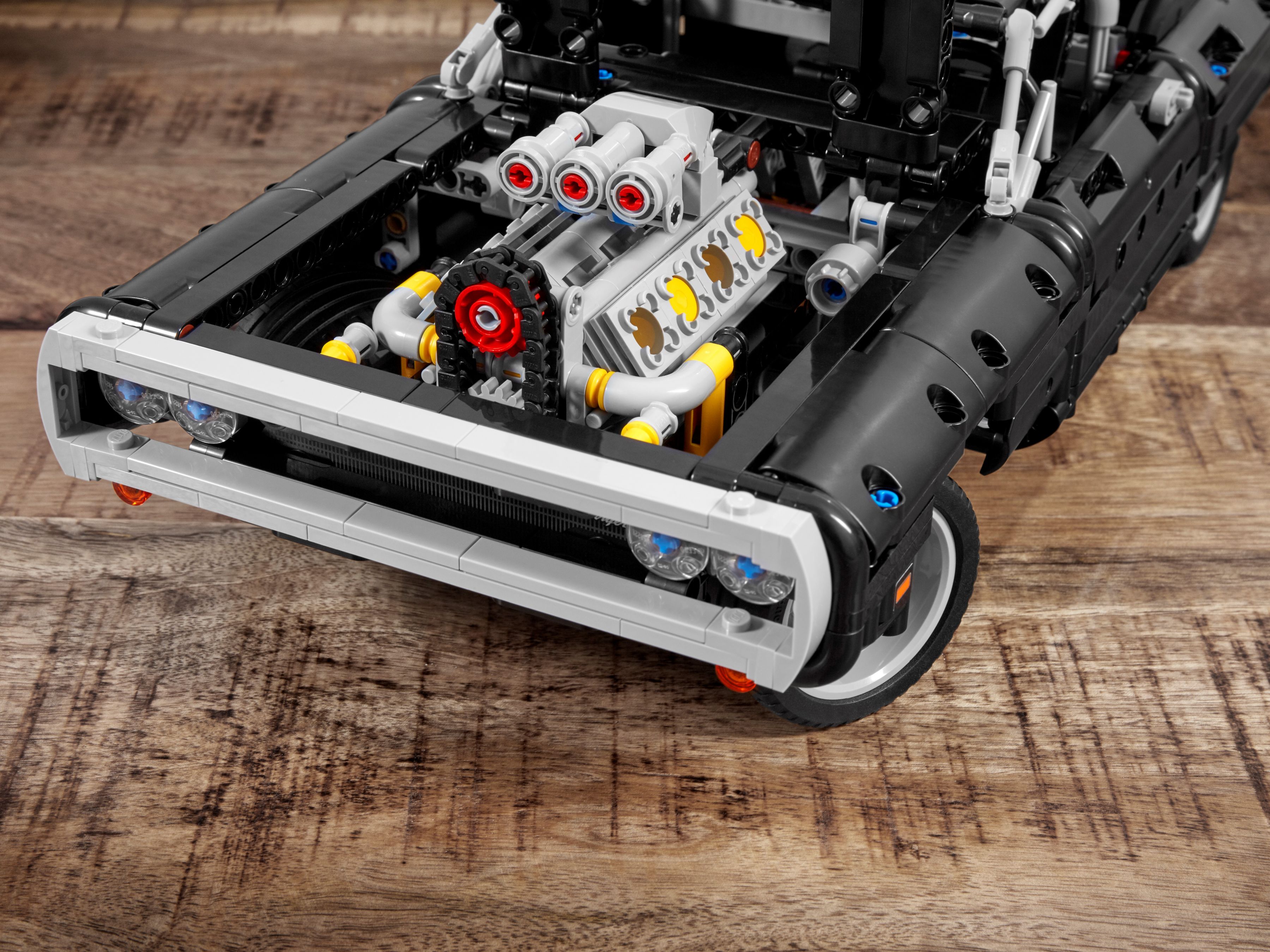 LEGO Technic 42111 Dom's Dodge Charger LEGO_42111_alt14.jpg