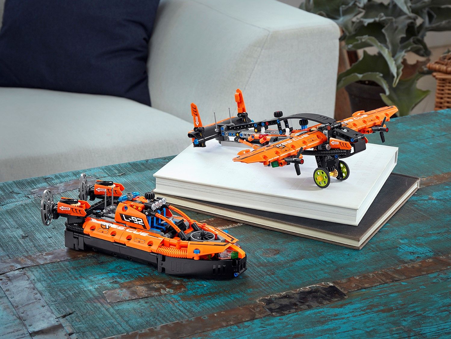 LEGO Technic 42120 Luftkissenboot für Rettungseinsätze LEGO_42120_alt14.jpg