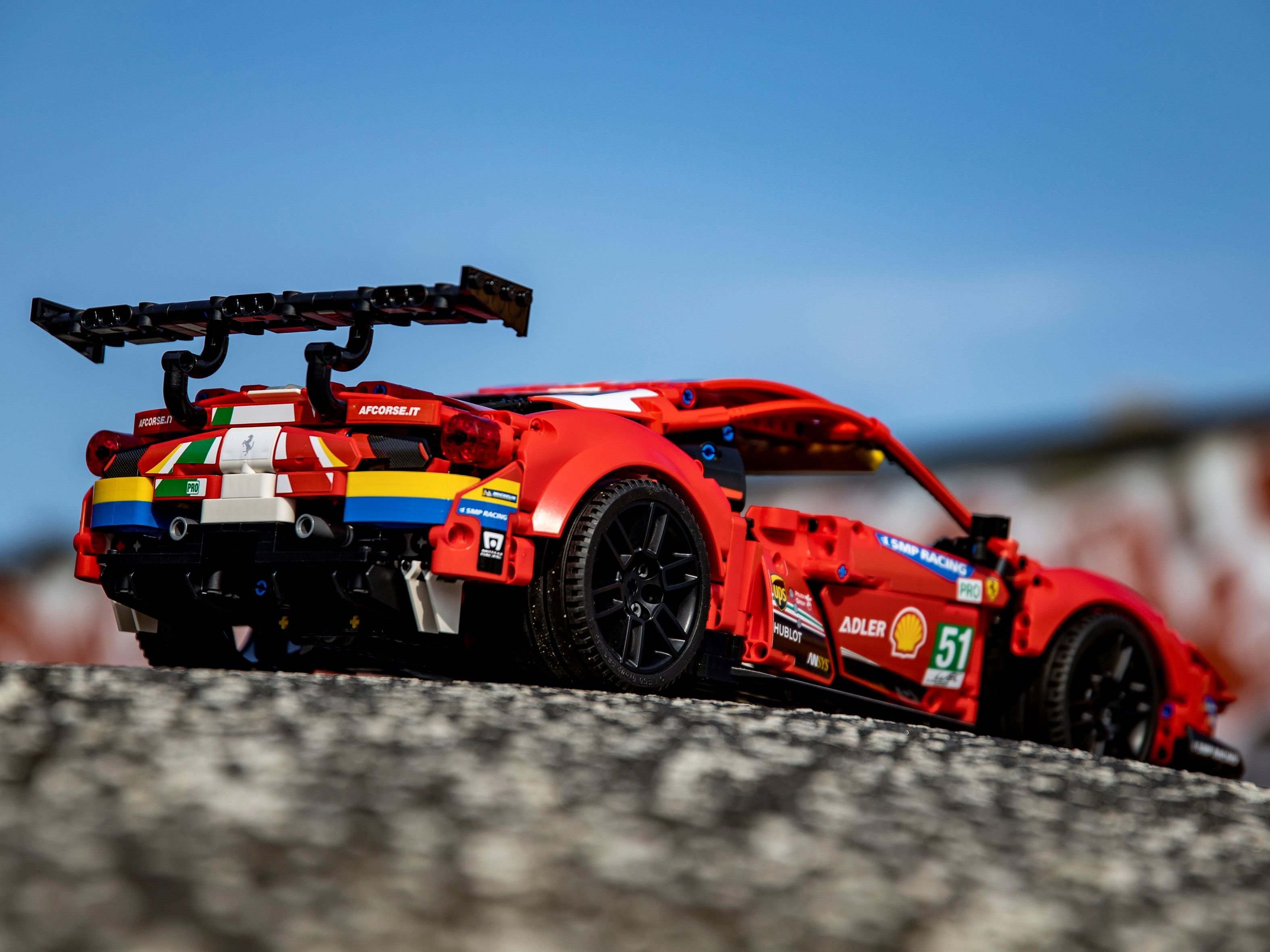 LEGO Technic 42125 Ferrari 488 GTE “AF Corse #51” LEGO_42125_alt11.jpg