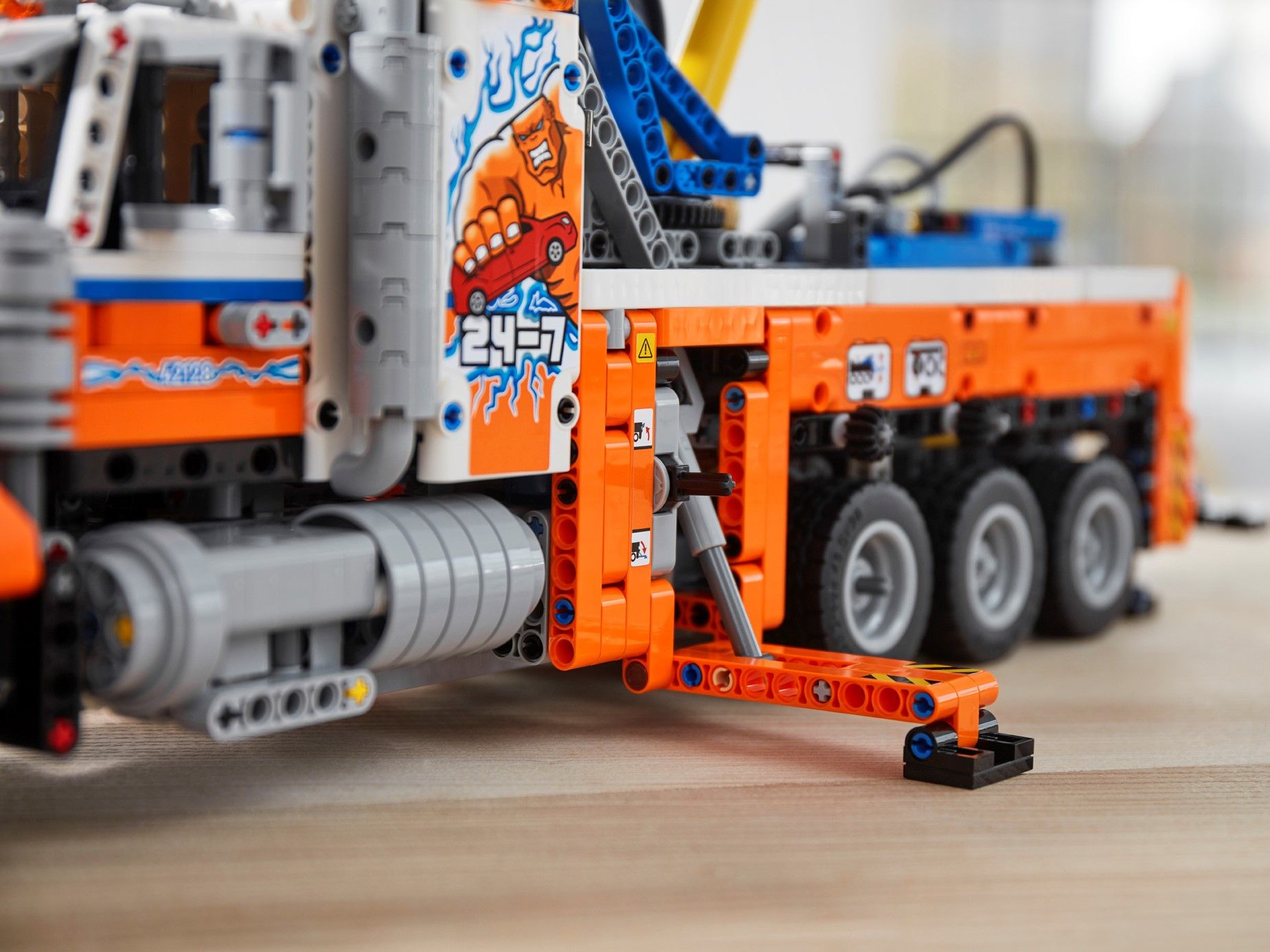 LEGO Technic 42128 Schwerlast-Abschleppwagen LEGO_42128_alt14.jpg