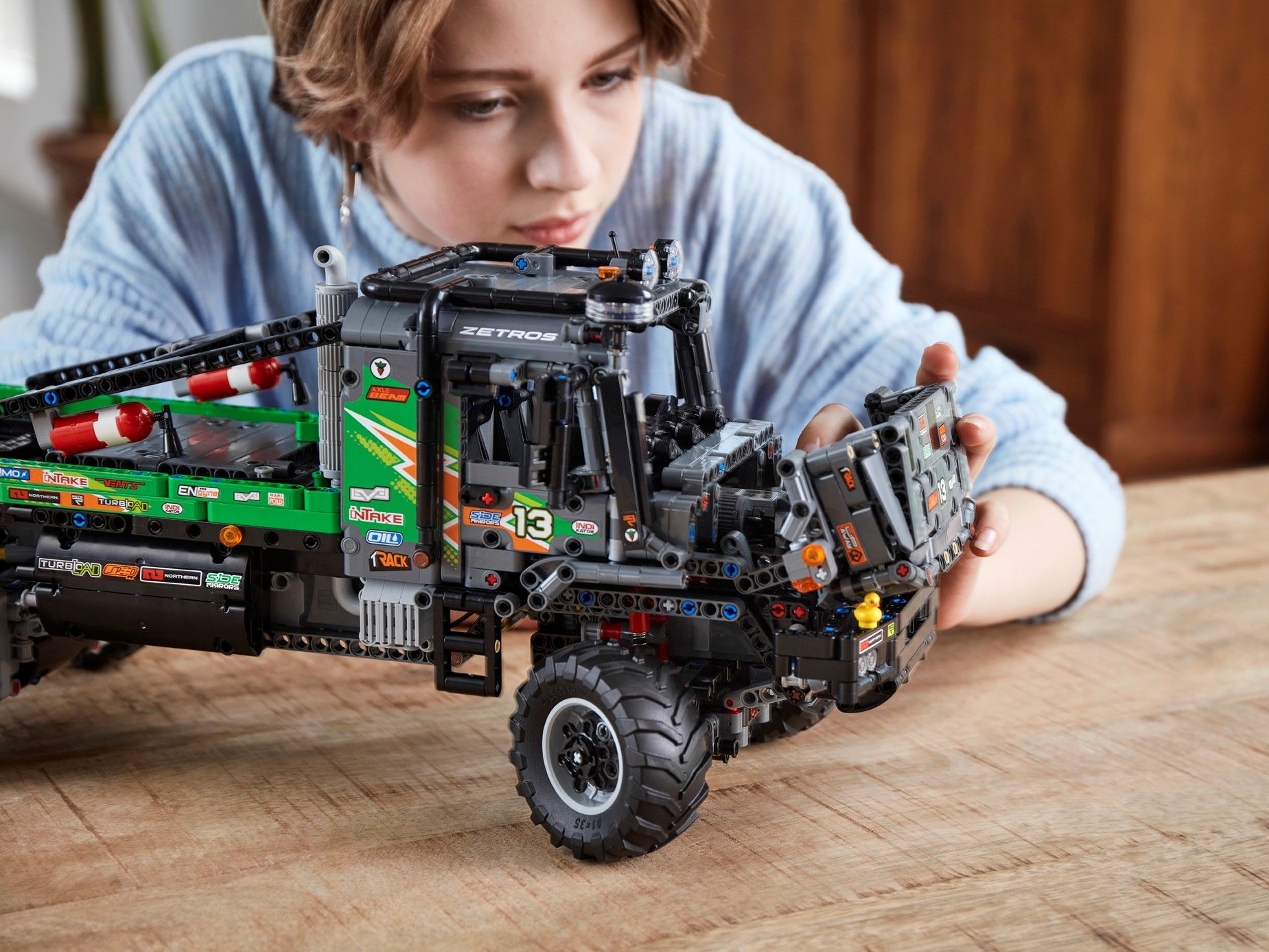 LEGO Technic 42129 4x4 Mercedes-Benz Zetros Offroad-Truck LEGO_42129_alt16.jpg
