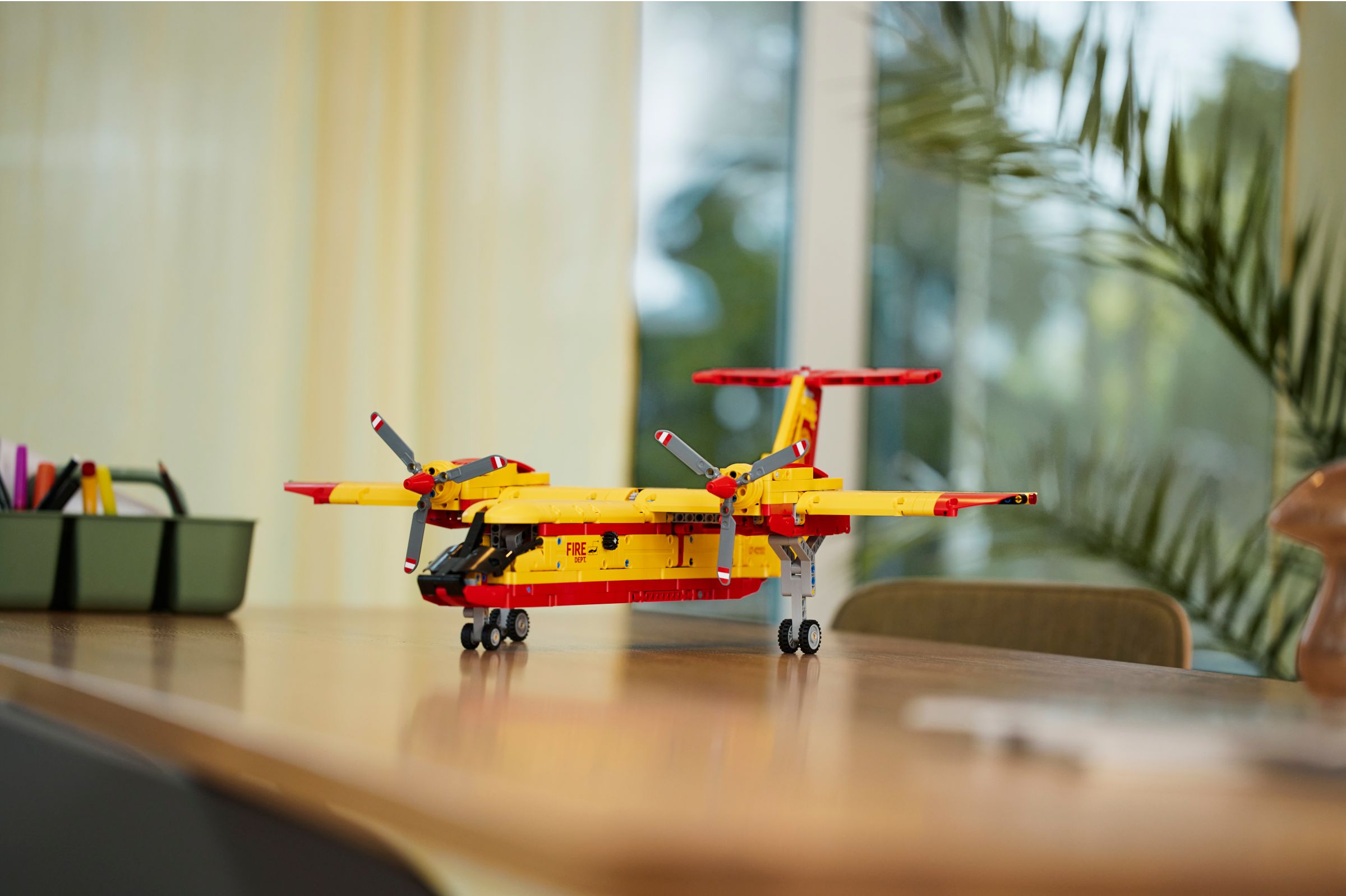 LEGO Technic 42152 Löschflugzeug LEGO_42152_alt10.jpg