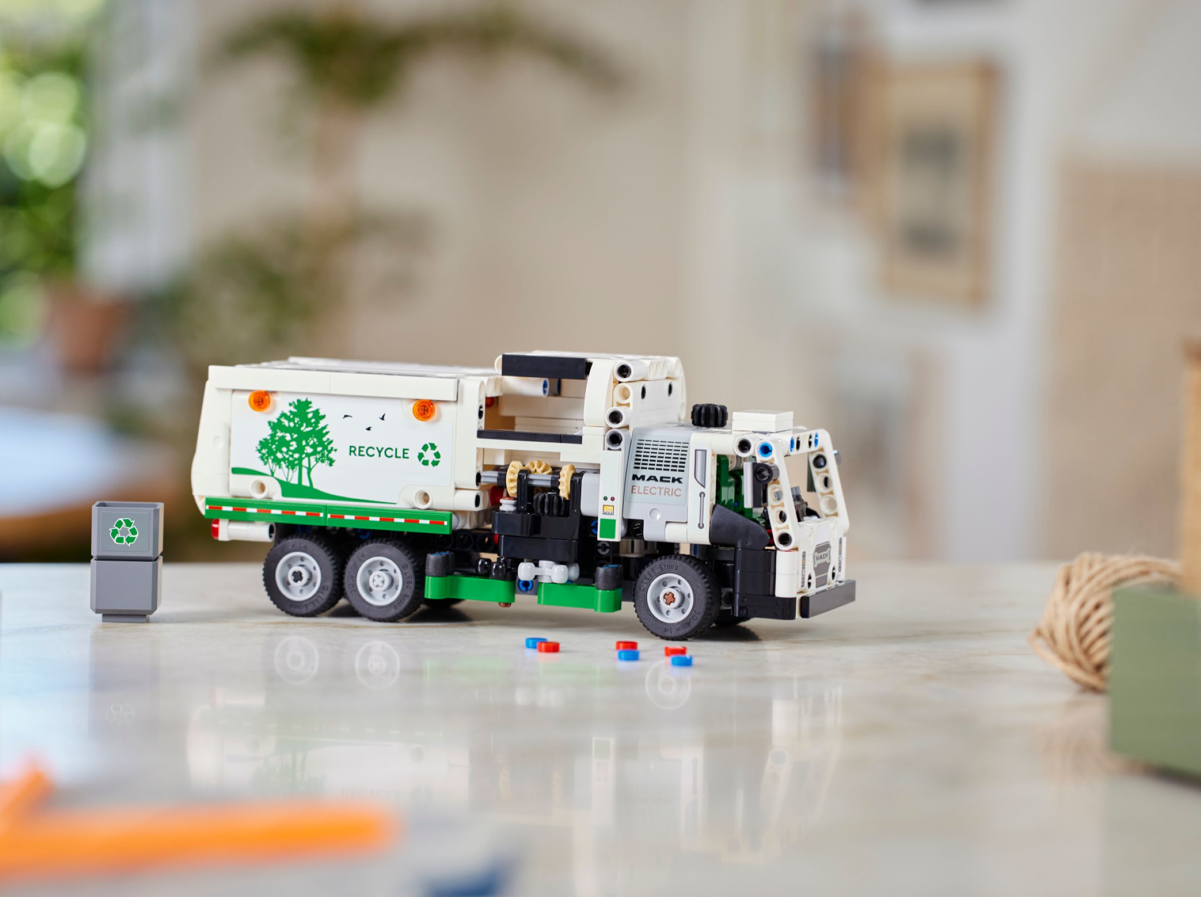LEGO Technic 42167 Mack® LR Electric Müllwagen LEGO_42167_alt9.jpg