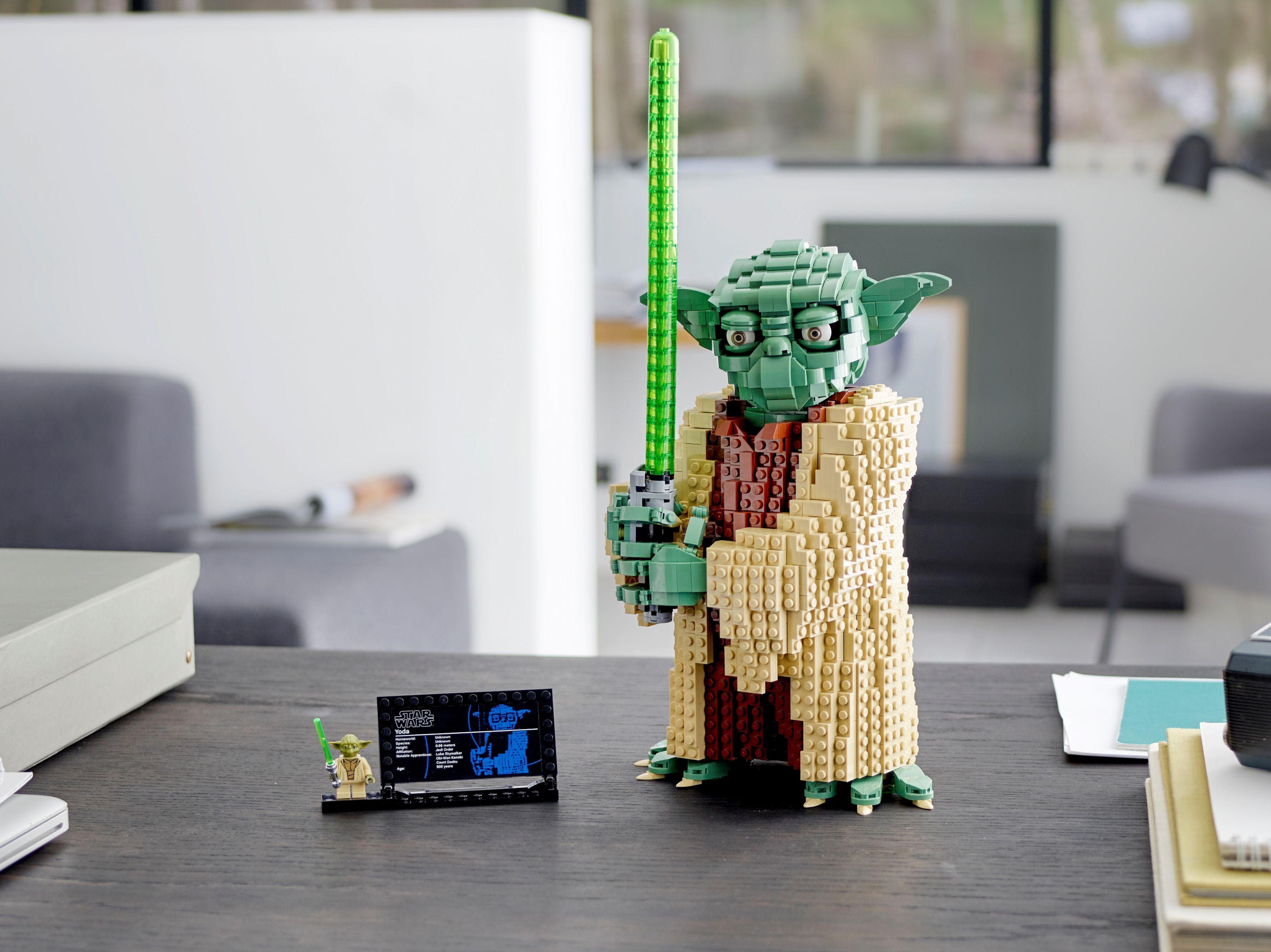 LEGO Star Wars 75255 Yoda™ LEGO_75255_alt6.jpg