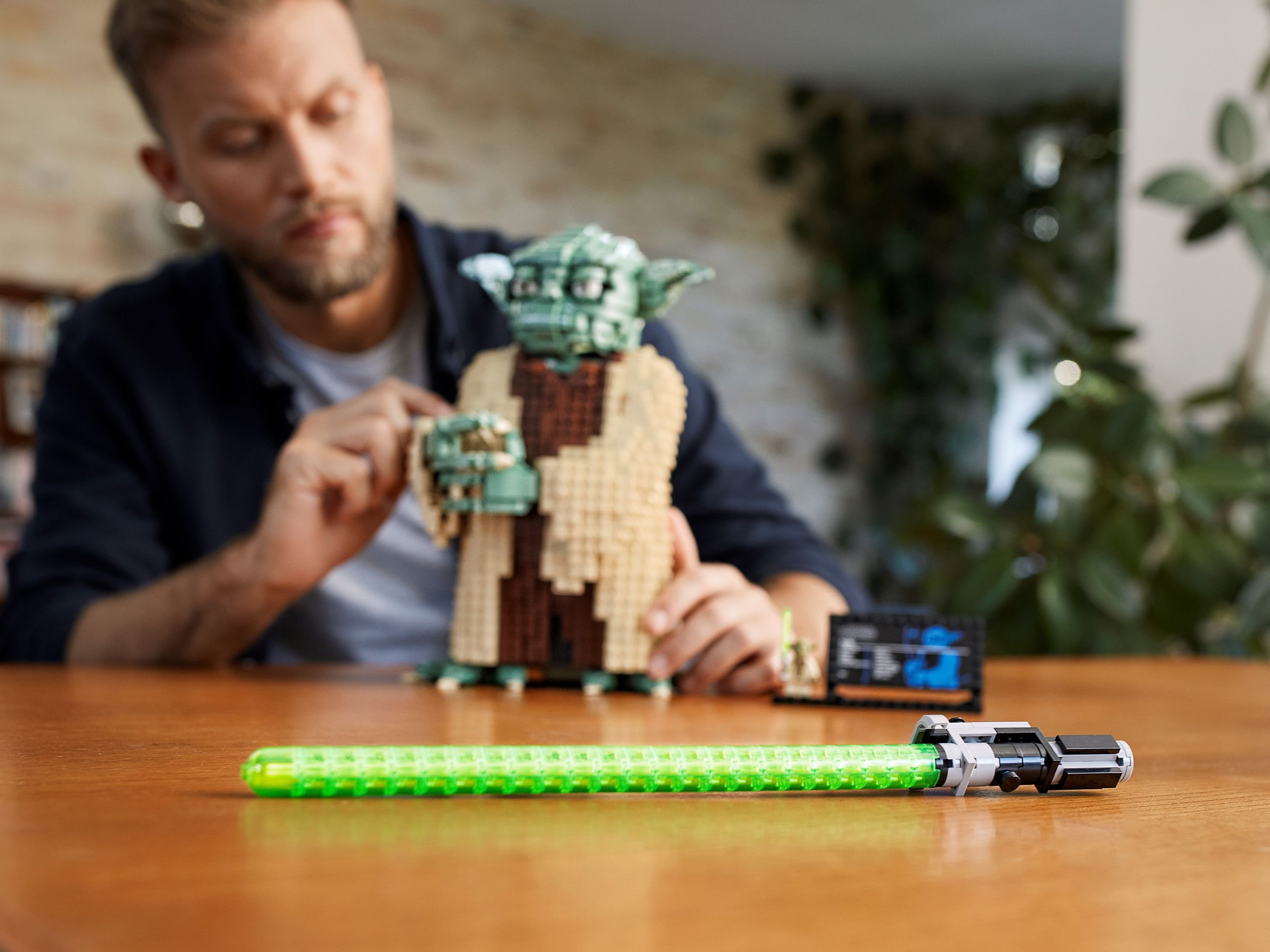 LEGO Star Wars 75255 Yoda™ LEGO_75255_alt8.jpg
