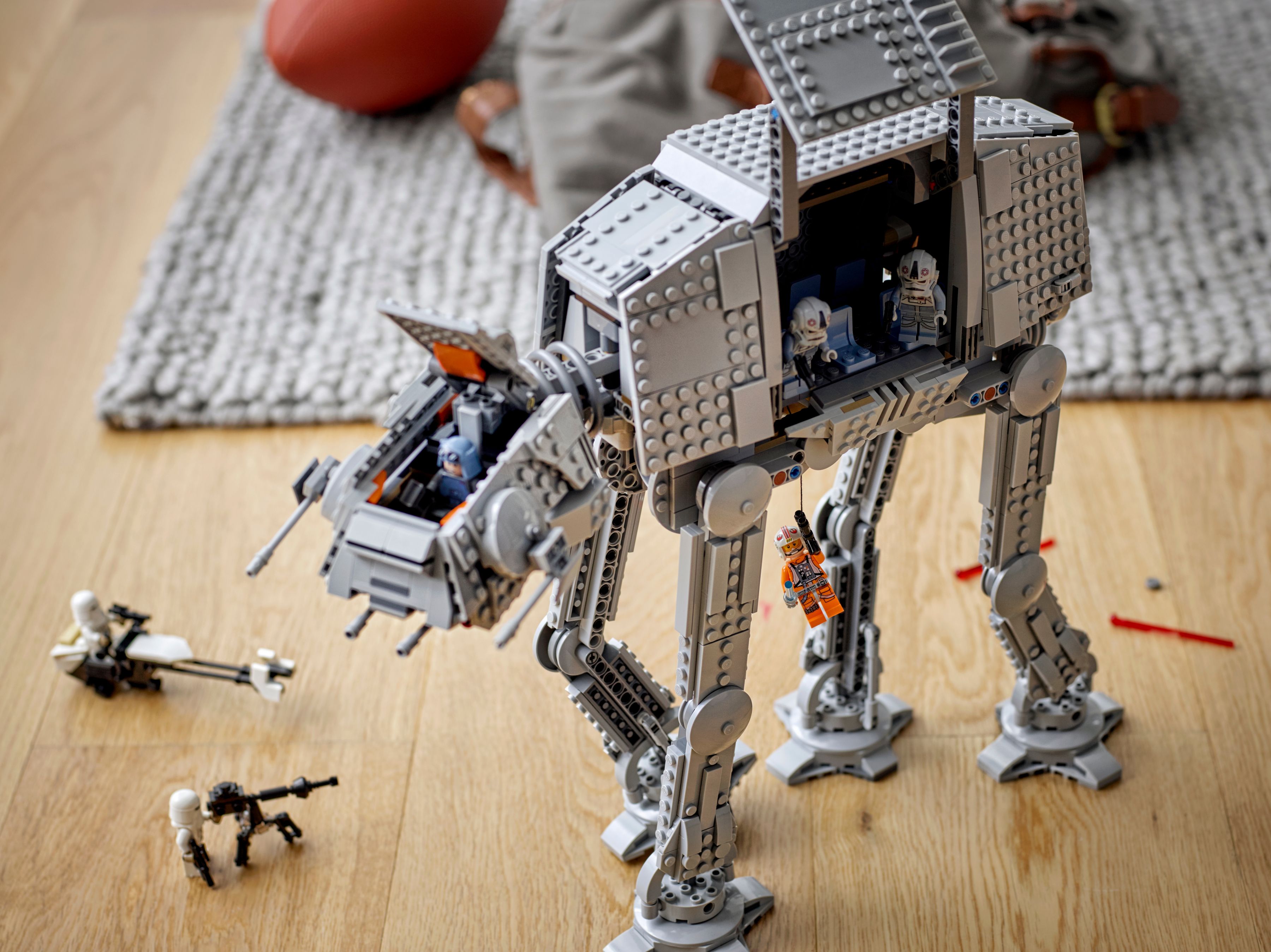 LEGO Star Wars 75288 AT-AT LEGO_75288_alt9.jpg