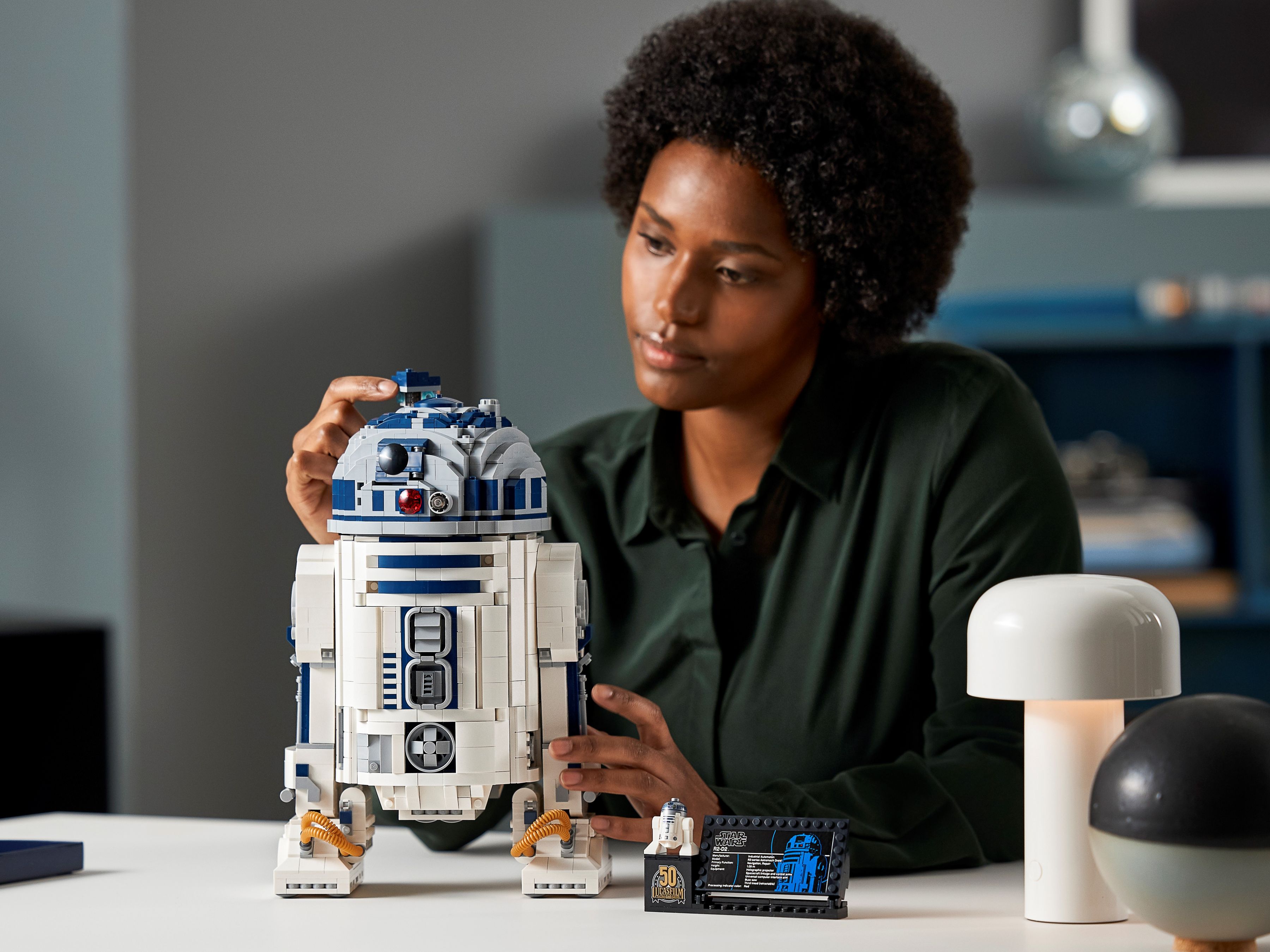 LEGO Star Wars 75308 R2-D2™ LEGO_75308_alt12.jpg