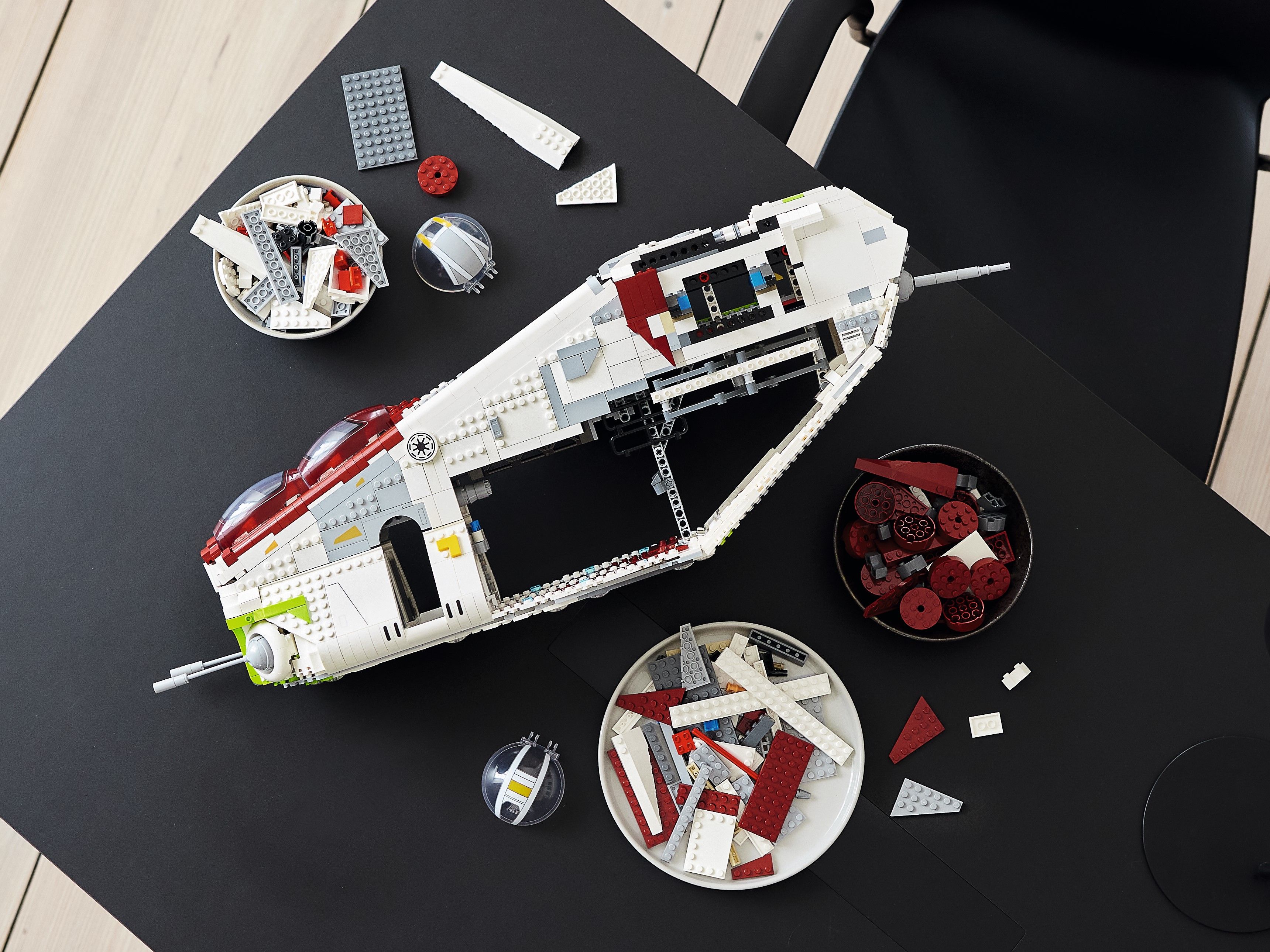 LEGO Star Wars 75309 Republic Gunship™ LEGO_75309_alt26.jpg
