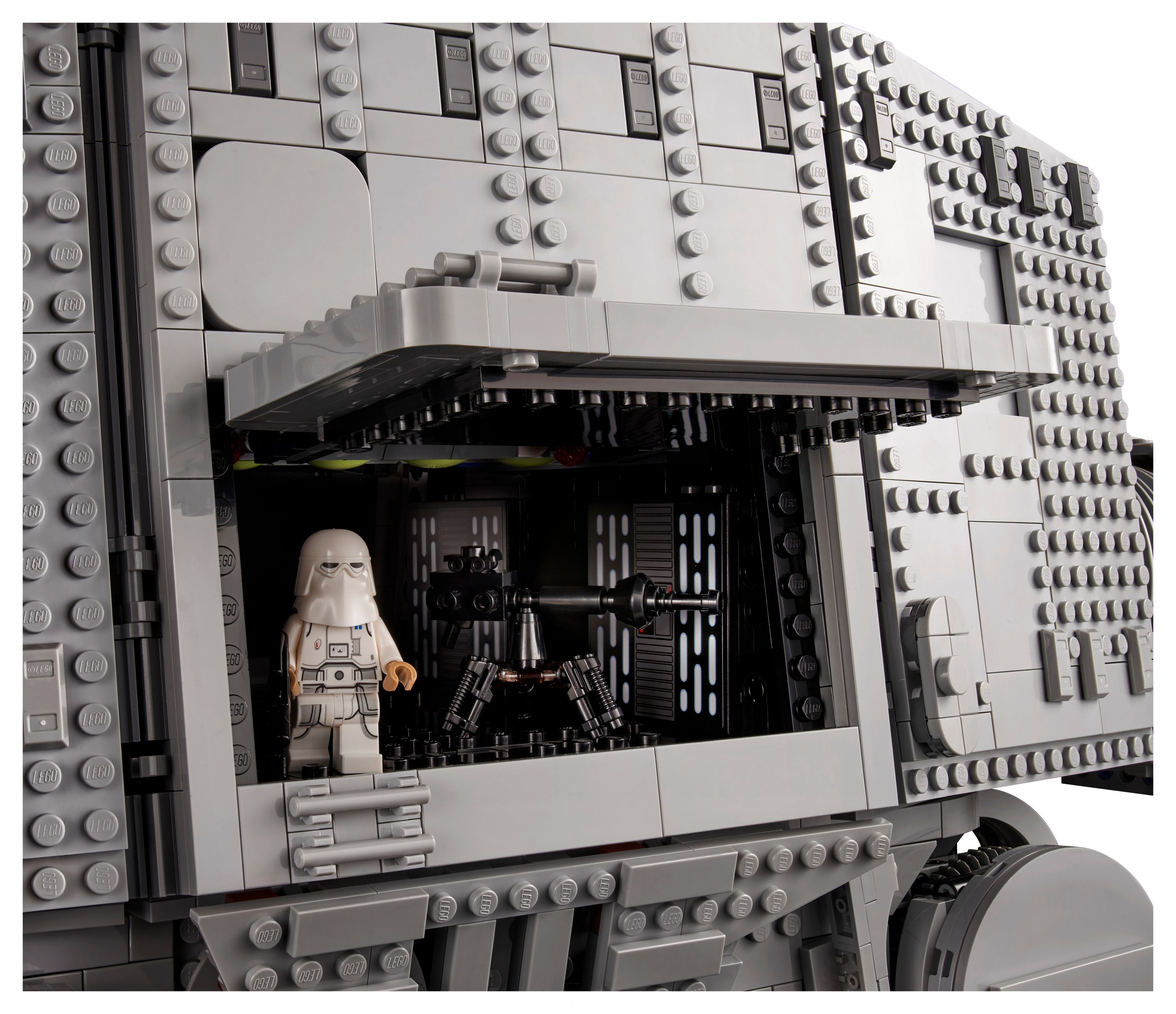 LEGO Star Wars 75313 UCS AT-AT LEGO_75313_Back_01.jpg
