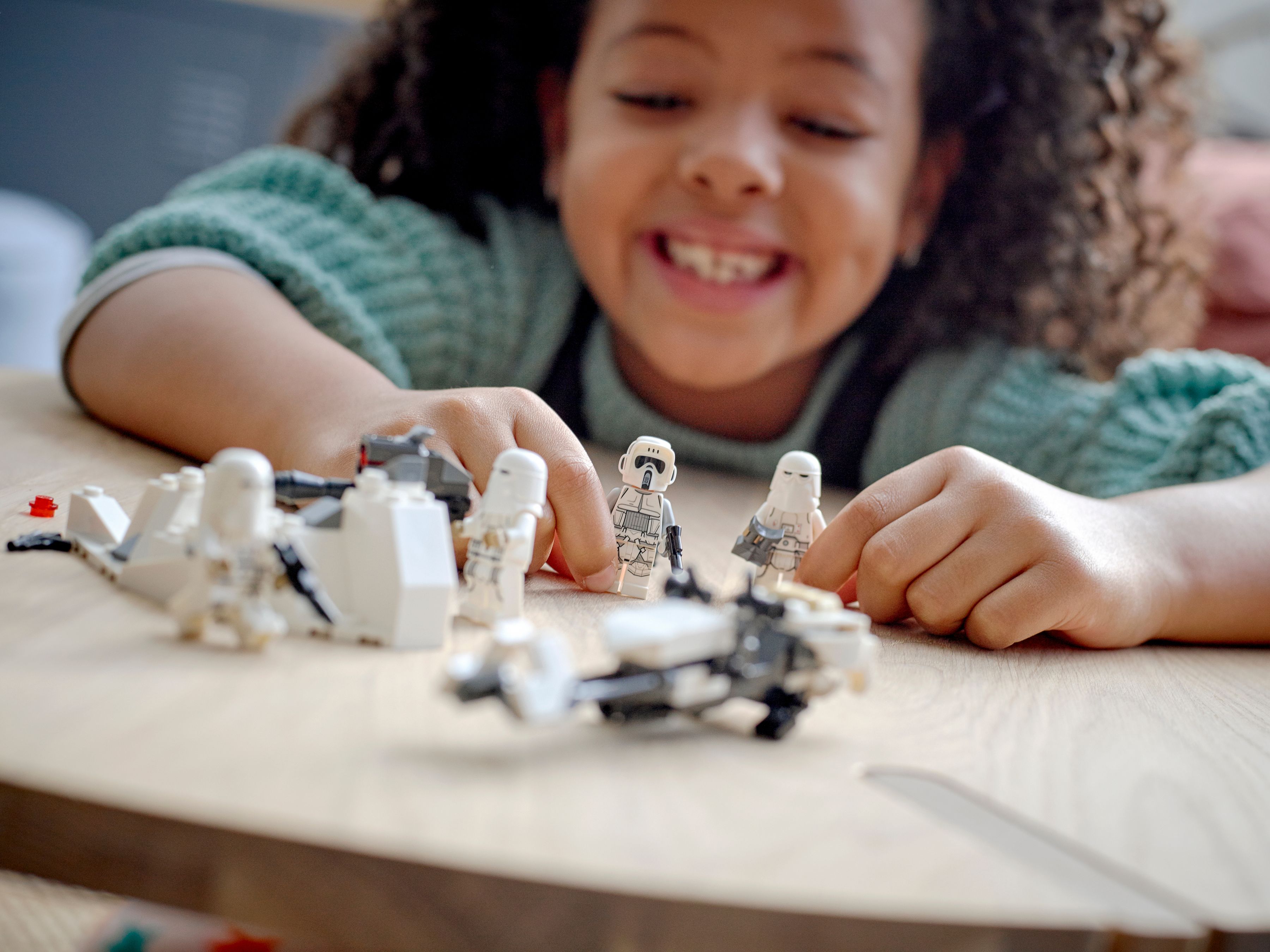 LEGO Star Wars 75320 Snowtrooper™ Battle Pack LEGO_75320_Lifestyle_cons_2.jpg
