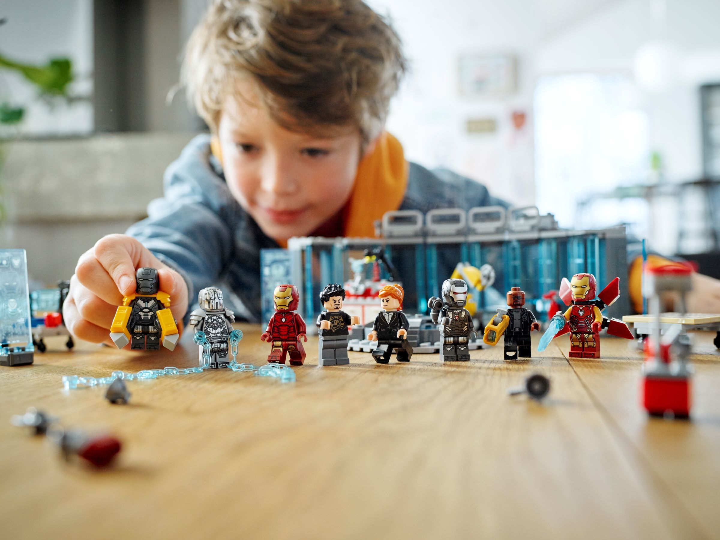 LEGO Super Heroes 76216 Iron Mans Werkstatt LEGO_76216_alt7.jpg