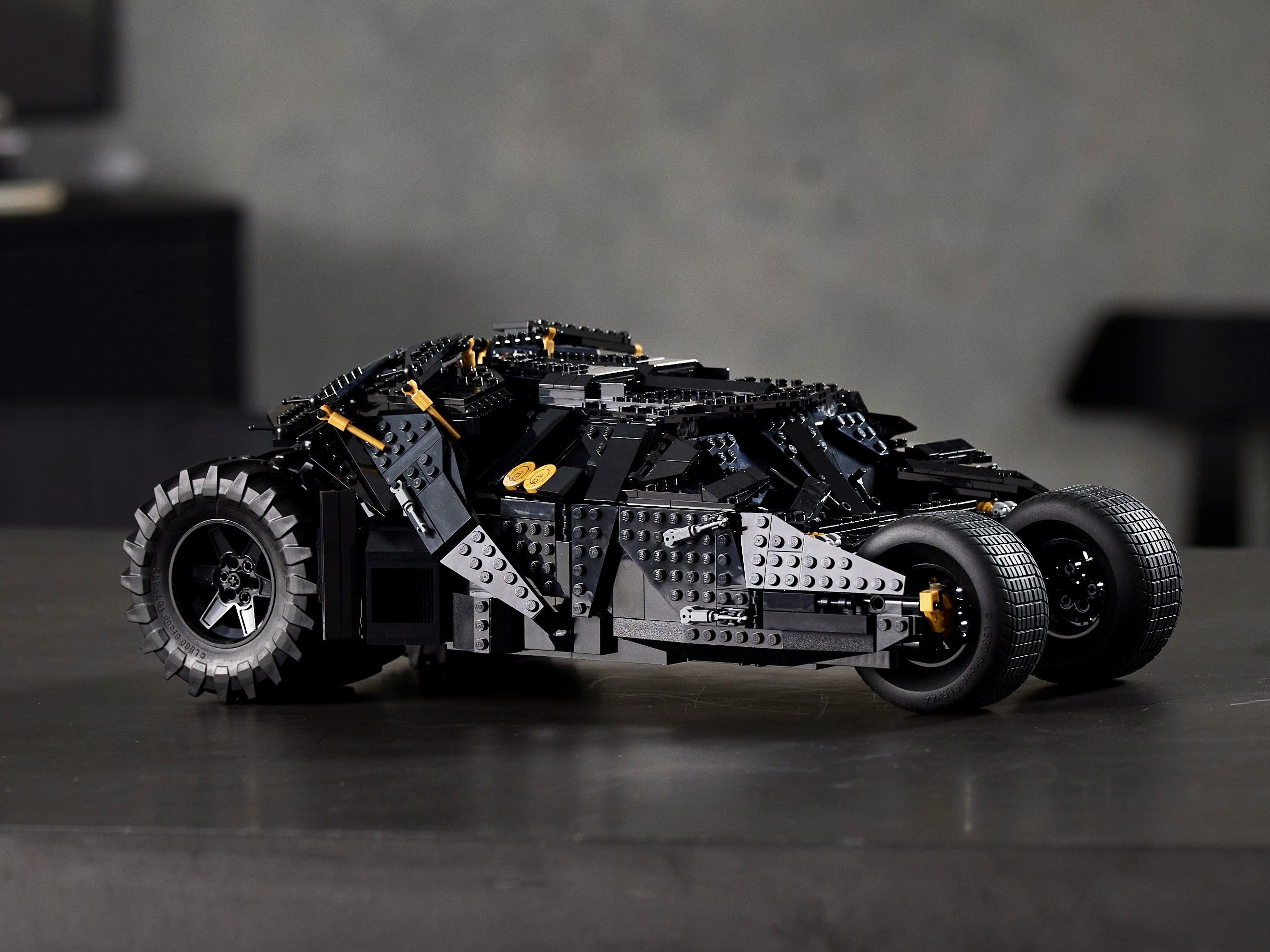LEGO Super Heroes 76240 LEGO® DC Batman™ – Batmobile™ Tumbler LEGO_76240_alt16.jpg
