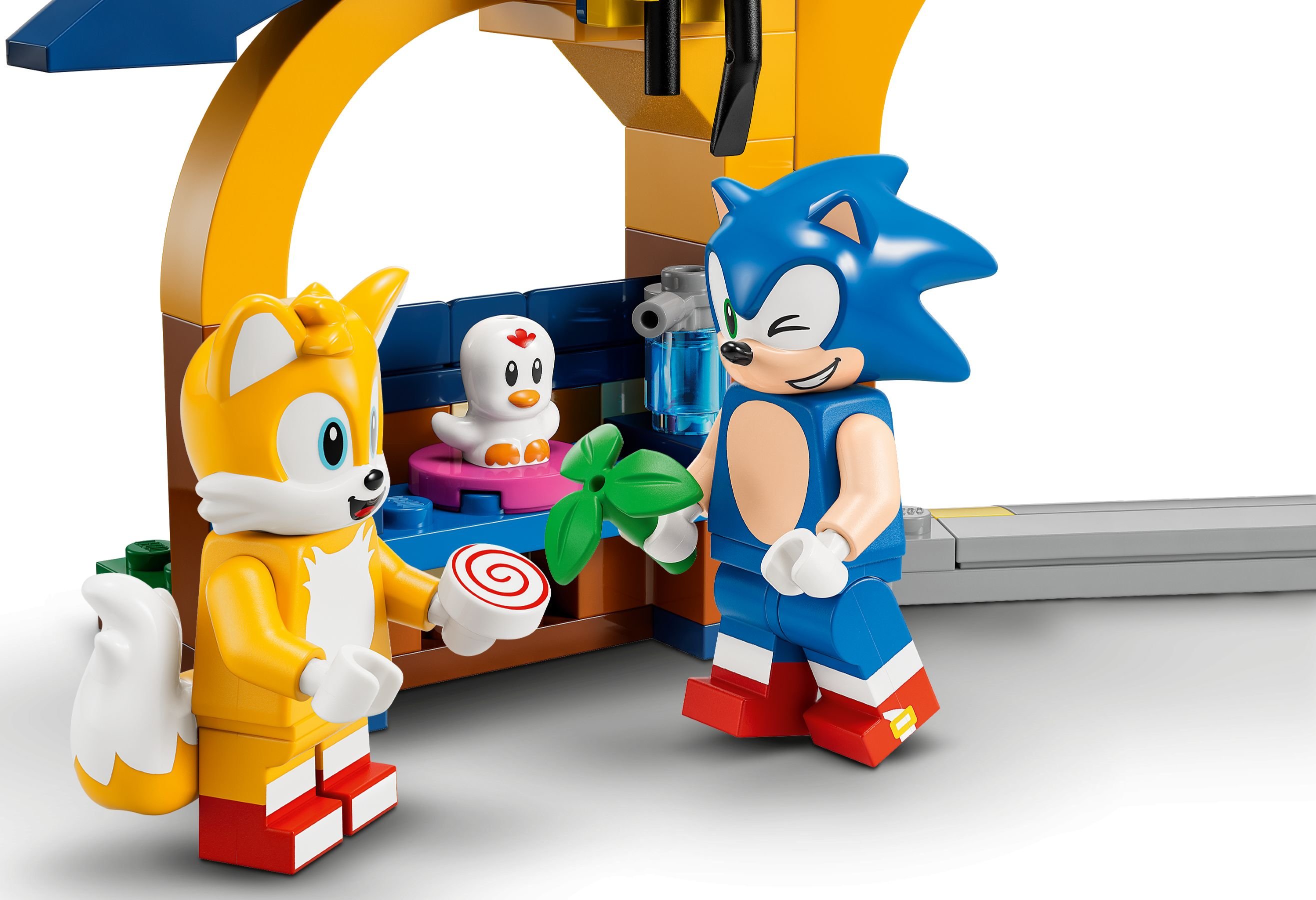 LEGO Sonic the Hedgehog 76991 Tails‘ Tornadoflieger mit Werkstatt LEGO_76991_alt4.jpg