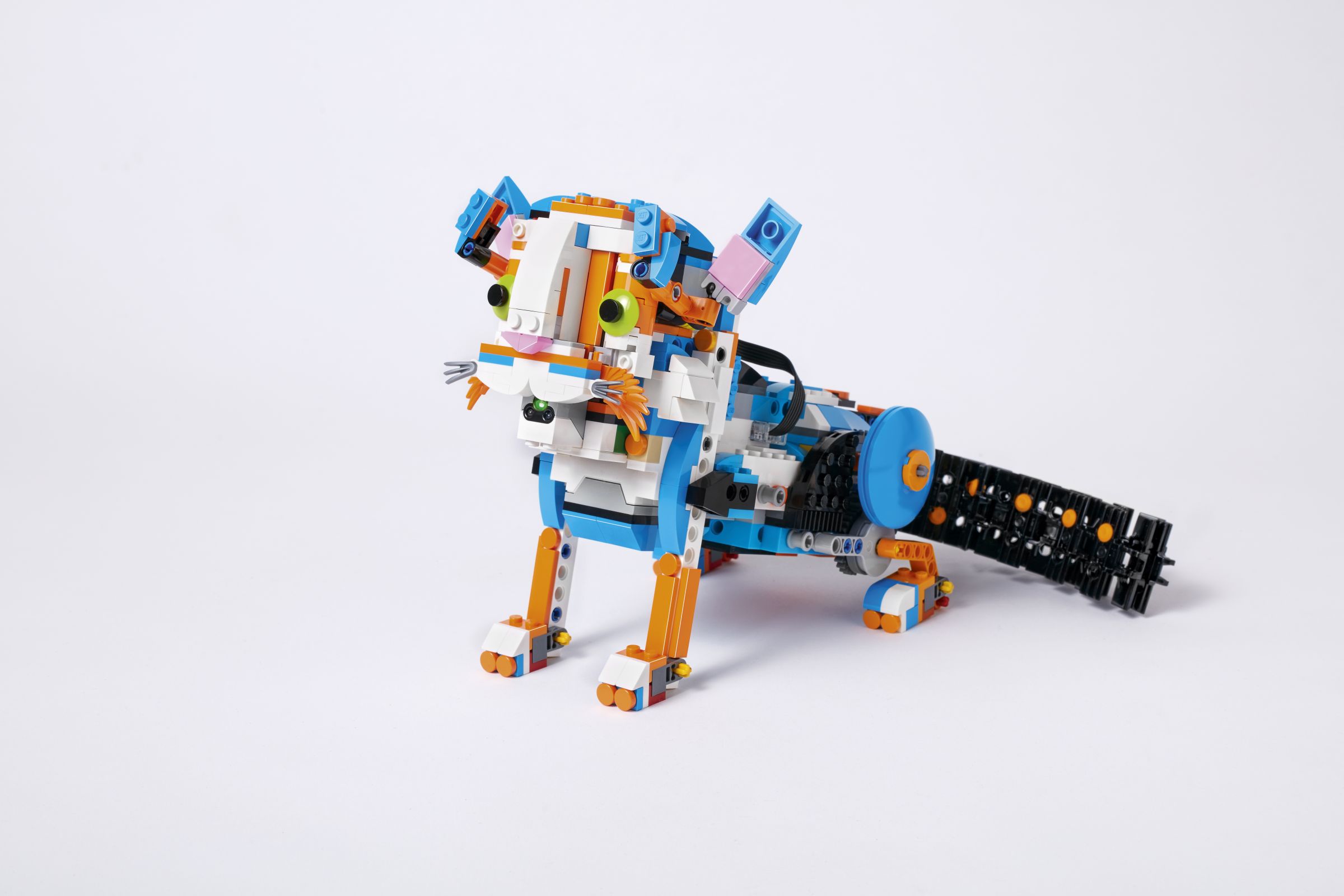 LEGO BOOST 17101 Programmierbares Roboticset LEGO_BOOST_CAT_WHITE_V009.jpg