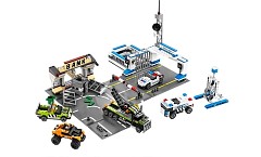 LEGO Racers 8211 Brick Street Getaway