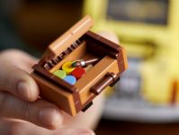 LEGO Advanced Models 10271 gelber Fiat 500 LEGO_10271_CREATOR_EXPERTS_FIAT500_1HY20_08.jpg