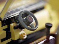 LEGO Advanced Models 10271 gelber Fiat 500 LEGO_10271_alt10.jpg