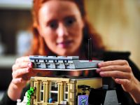 LEGO Advanced Models 10278 Polizeistation LEGO_10278_alt17.jpg