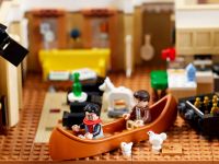 LEGO 10292 - Bild 13