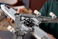 LEGO Advanced Models 10360 Spaceshuttle-Transport-Jumbo LEGO_10360_Lifestyle_Build_09.jpg