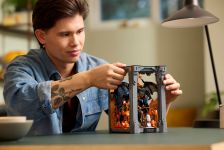 LEGO Advanced Models 10367 Der Herr der Ringe: Balrog™ Bücherstütze LEGO_10367_Lifestyle_Build_06_en-gb.jpg