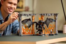 LEGO Advanced Models 10367 Der Herr der Ringe: Balrog™ Bücherstütze LEGO_10367_Lifestyle_Cons_03_en-gb.jpg