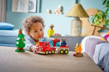 LEGO Duplo 10473 Löschauto mit Schlauch und Feuerwehrmann LEGO_10473_Lifestyle_cons_en-gb.jpg