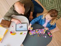 LEGO Gabbys Puppenhaus 10797 Gabbys Partyraum LEGO_10797_Lifestyle_Build.jpg