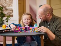 LEGO Gabbys Puppenhaus 10797 Gabbys Partyraum LEGO_10797_Lifestyle_Cons.jpg