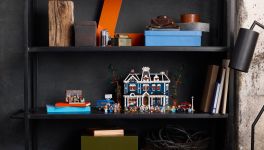 LEGO Promotional 40891 Stranger Things: Die WSQK Radio Station LEGO_11370_40891_Lifestyle_Envr_01_en-gb.jpg