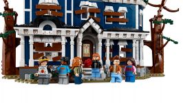 LEGO Stranger Things 11370 Stranger Things: The Creel House LEGO_11370_WEB_SEC06_NOBG.jpg