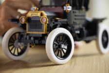 LEGO Advanced Models 11376 Ford Model T LEGO_11376_Lifestyle_Build_06.jpg