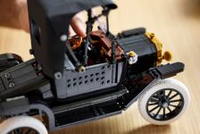 LEGO Advanced Models 11376 Ford Model T LEGO_11376_Lifestyle_Build_07.jpg