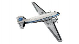 LEGO Advanced Models 11378 Douglas™ DC-3™ PAN AM® Passagierflugzeug LEGO_11378_WEB_SEC01_NOBG.jpg