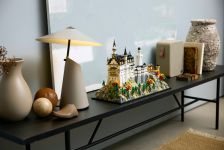 LEGO Architecture 21063 Schloss Neuschwanstein LEGO_21063_Lifestyle_Envr_01_en-gb.jpg